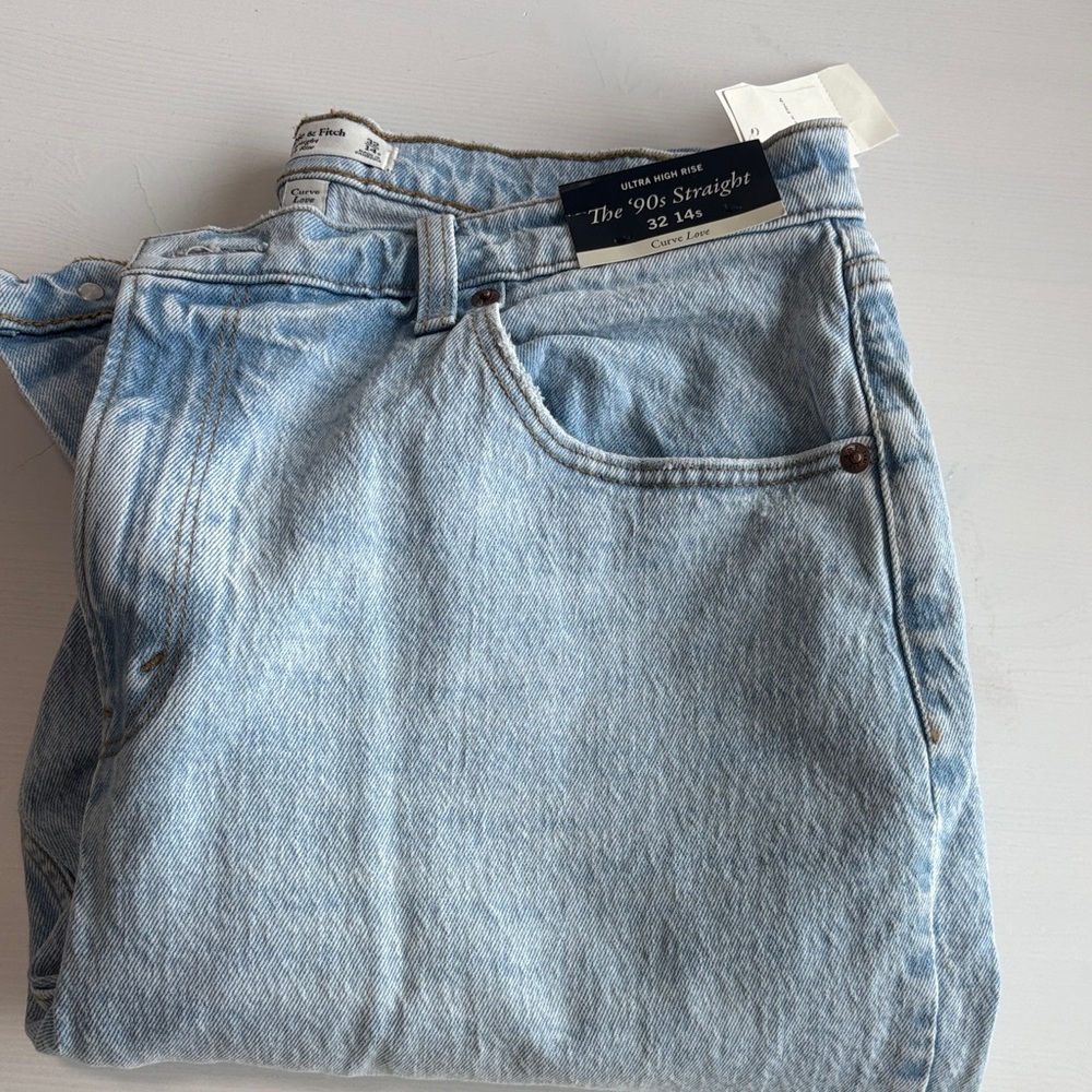 Abercrombie Light Curve Love 90’s Straight Jeans